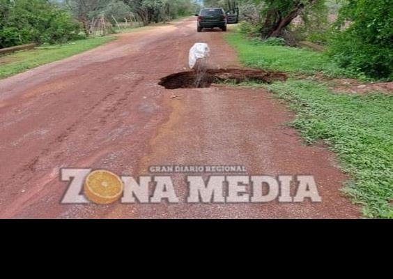 Socavón en camino rural