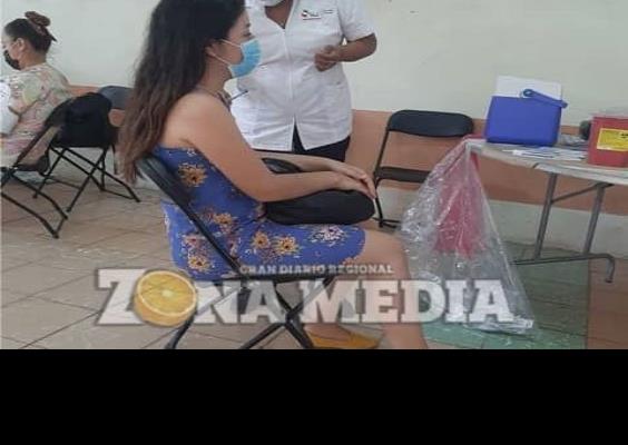 Jóvenes responden a vacunación Covid