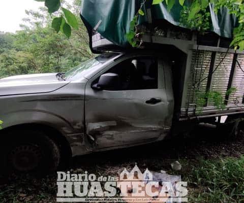 Camioneta chocó contra un automóvil