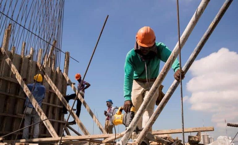 Con doble empleo soportan crisis