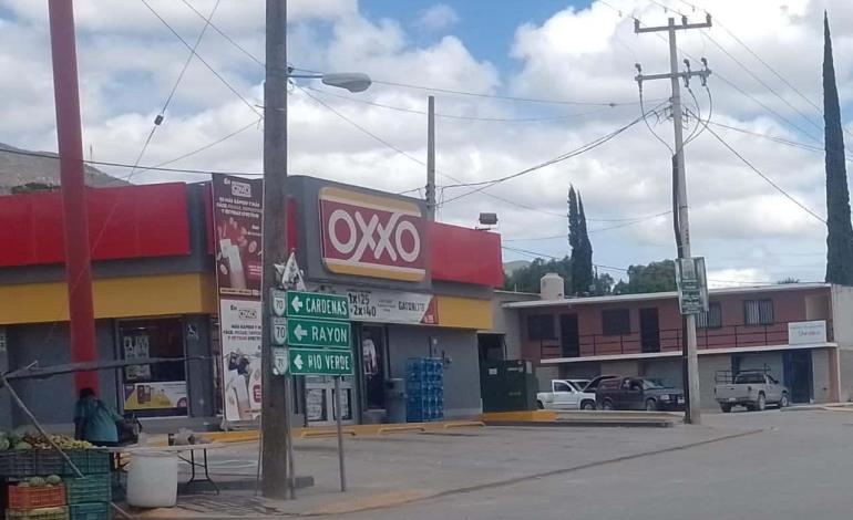 POLICÍA DISPARÓ  EN TIENDA OXXO