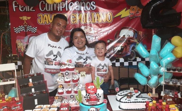 Divertida piñata de Javier Emiliano 