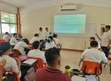 Alumnos promueven valores en exposición