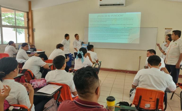 Alumnos promueven valores en exposición