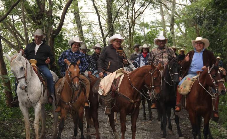 Alcalde de San Felipe participó en cabalgata 