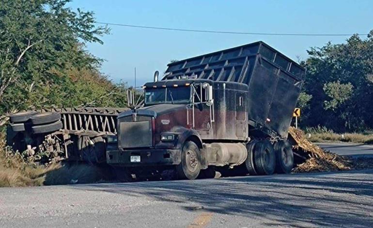 Volcó cañero en la Valles-Tampico     