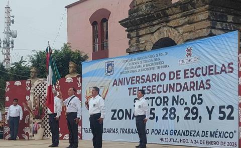 Telesecundarias celebraron aniversario 
