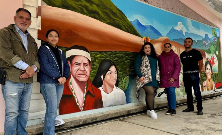 Pintan Mural Abrazo en la interculturalidad