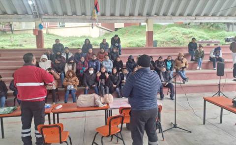 Bomberos capacitaron a docentes de primaria
