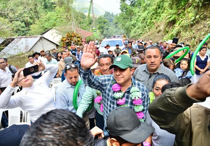 Inauguró Gallardo rehabilitación de carretera Retroceso a Guaxcuaco