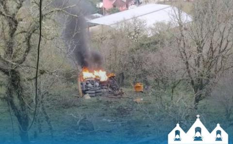 Volcó camión y se incendió 
