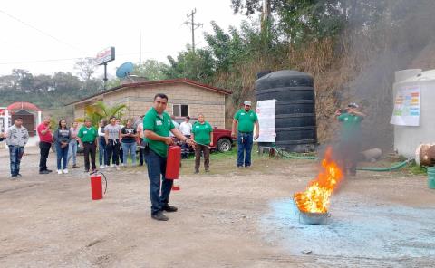 Exitoso taller de Rappel y Uso de Extintores realizó Protección Civil