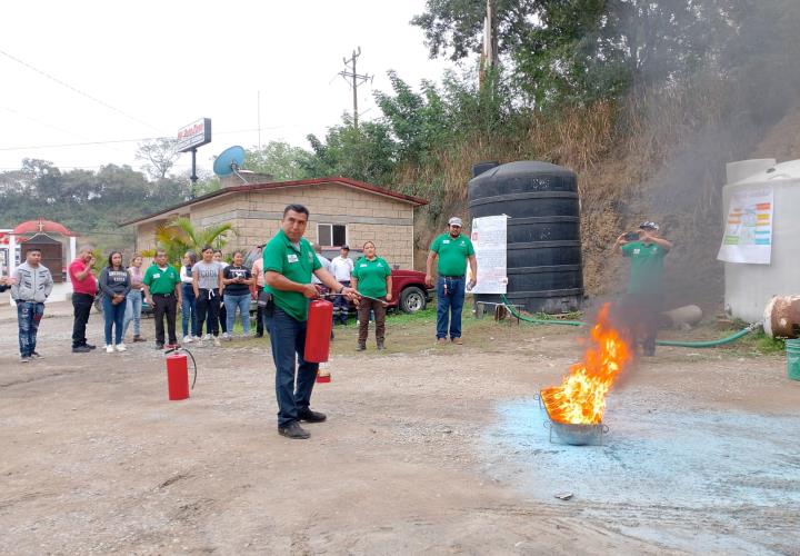 Exitoso taller de Rappel y Uso de Extintores realizó Protección Civil