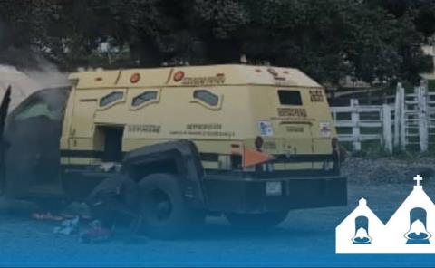 Camioneta de Cometra ardió en llamas

