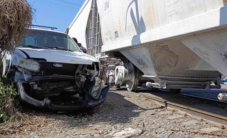 Se llevó el tren a una camioneta          