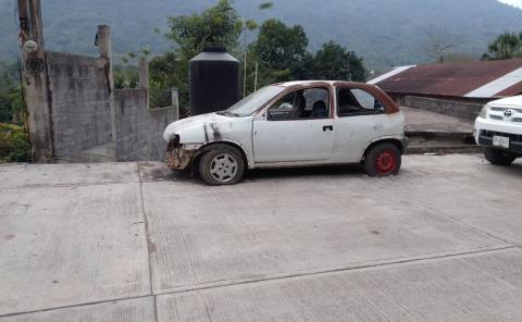 Calles "cementerios" de autos chatarra
