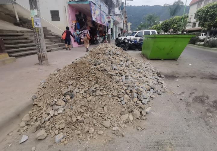 Piden multar a quien deje escombros en las calles