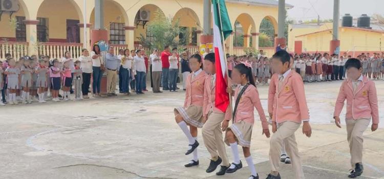 Gobierno apoya  en obras a PAS