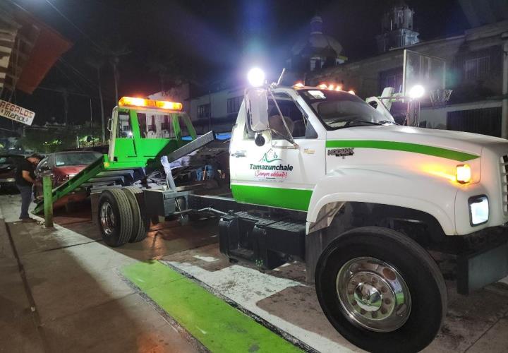 Adiós a la chatarra: retiraron vehículos de las calles de Tamazunchale