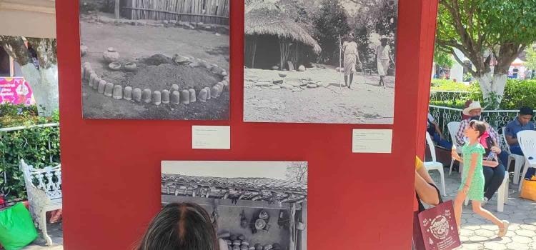 Voces, imágenes y miradas de Huejutla en exposición fotografías en kiosco