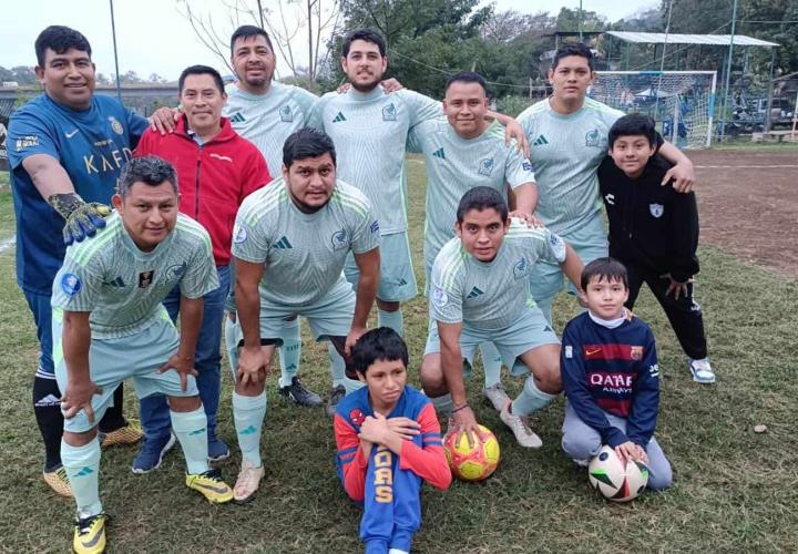 Lunes de repechaje en fut empresarial en la Bomba