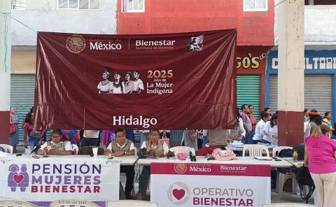 Entregan tarjetas de Mujeres Bienestar en El Encinal 
