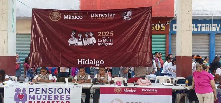 Entregan tarjetas de Mujeres Bienestar en El Encinal 