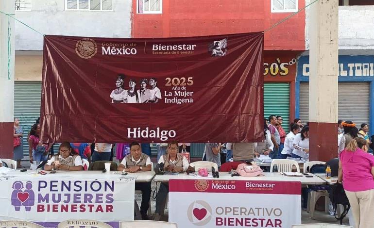 Entregan tarjetas de Mujeres Bienestar en El Encinal 