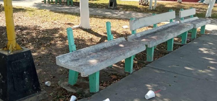 Faltan cestos de basura en los espacios públicos Faltan cestos de basura en los espacios públicos