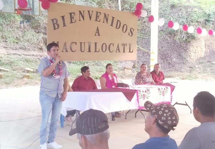 Presidente municipal visita Macuilocatl