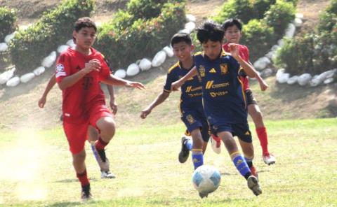 Huele a fiesta grande torneo de fut infantil B
