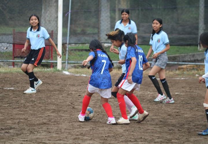 La Zona 90 de Telesecundaria en gran convivencia deportiva