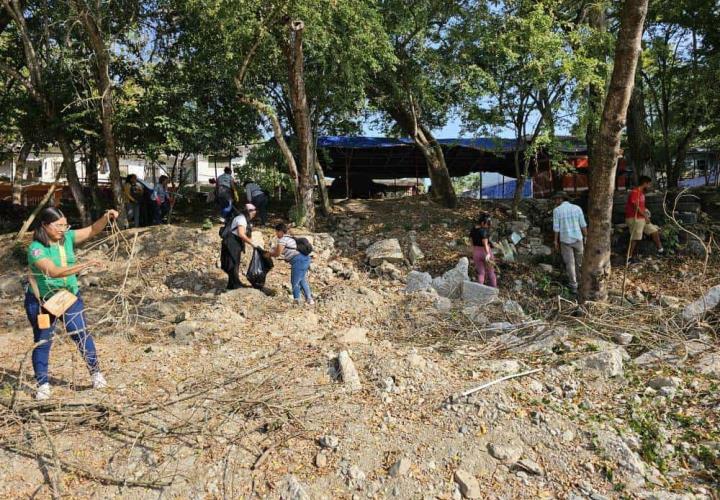 Gobierno y ciudadanos limpiaron ribera del río