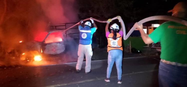 TRES CARROS Y UNA MOTO CALCINADOS          