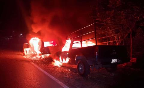 TRES CARROS Y UNA MOTO CALCINADOS
