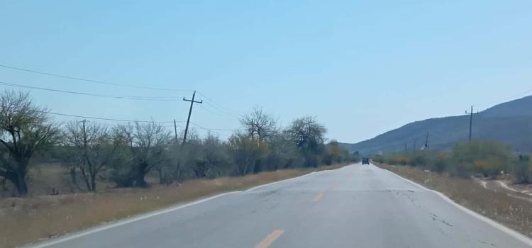 Desniveles en carretera es riesgo de accidentes Desniveles en carretera es riesgo de accidentes