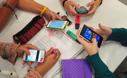 Buscan regular uso de  celulares en escuelas
