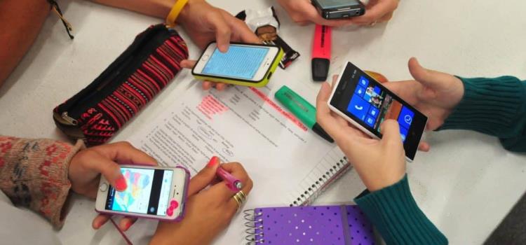 Buscan regular uso de  celulares en escuelas