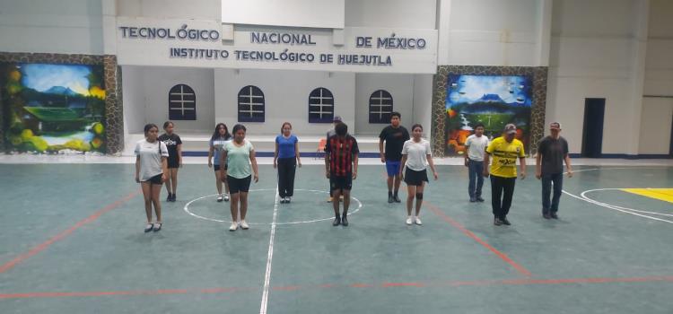 Grupo de danza listo para evento regional