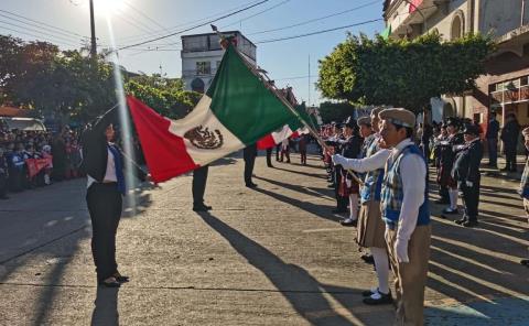 Refuerza Gobierno Municipal respeto por el Lábaro Patrio