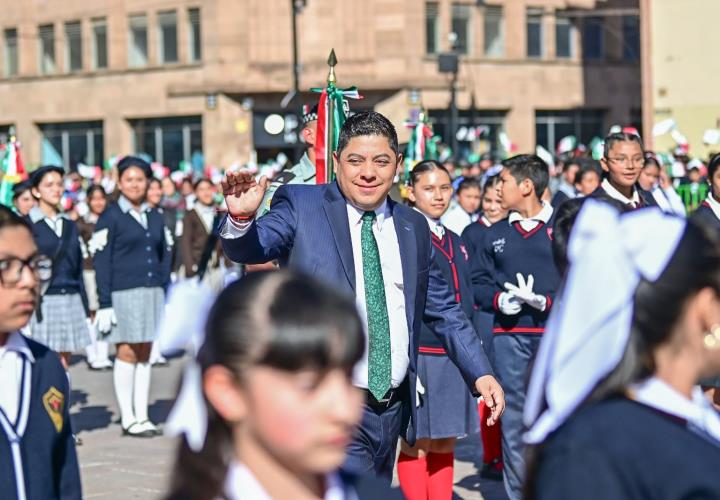 Celebró Gallardo el Día de la Bandera