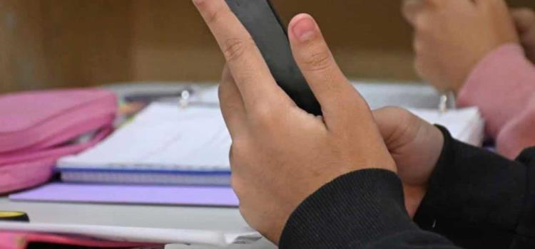 Celulares prohibidos en escuelas 