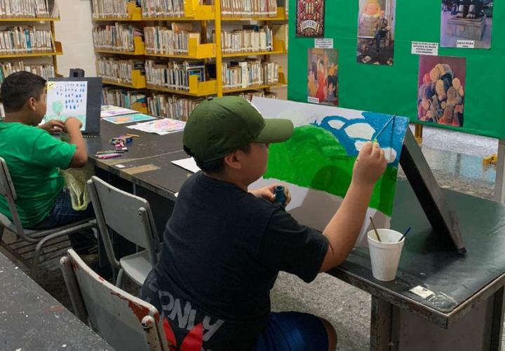 Inspiran a niños con obras literarias en la Biblioteca Pública