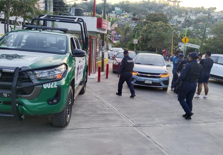 Impactó auto y se dio a la fuga