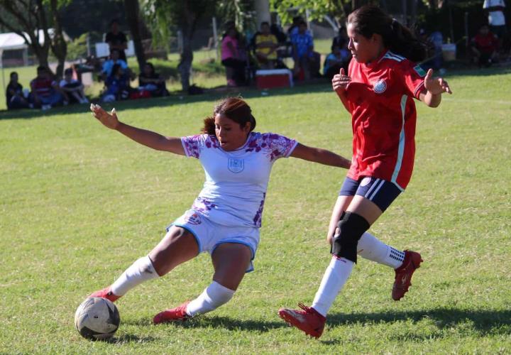 Liga Estudiantil de Futbol de Mujeres en Temamatla