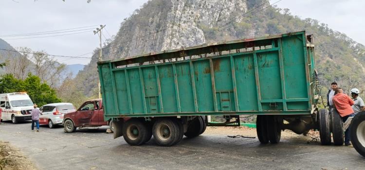 Cañeros chocaron en camino a Micos       