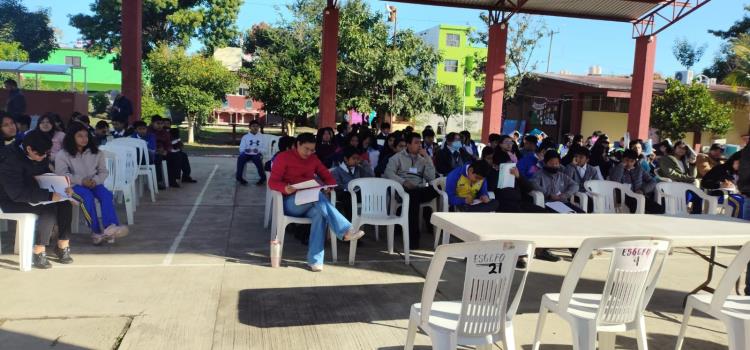 Recibieron capacitación para la elaborar compostas en Secundaria 3