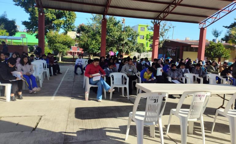 Recibieron capacitación para la elaborar compostas en Secundaria 3