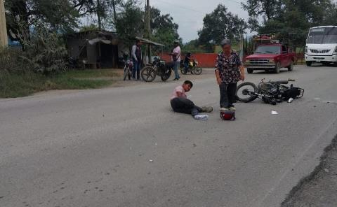 AUTO EMBISTIÓ A MOTOCICLISTA