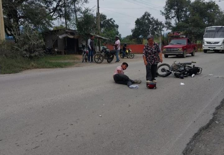 AUTO EMBISTIÓ A MOTOCICLISTA